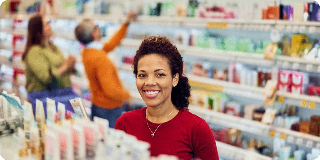 Lächelnde Mitarbeiterin